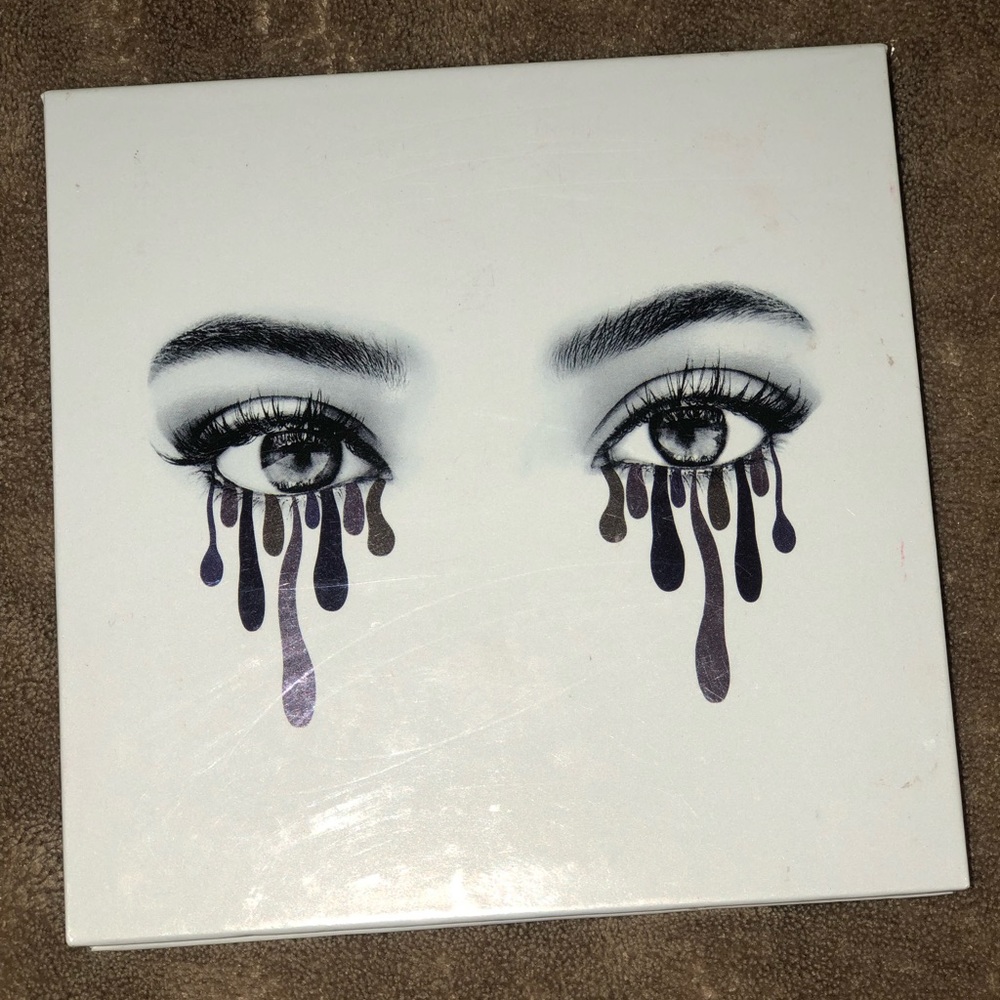 Kylie pressed powder eyeshadow